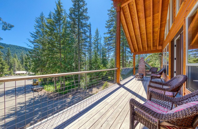 Charming home with hot tub, fireplace & W/D - in great Government Camp location