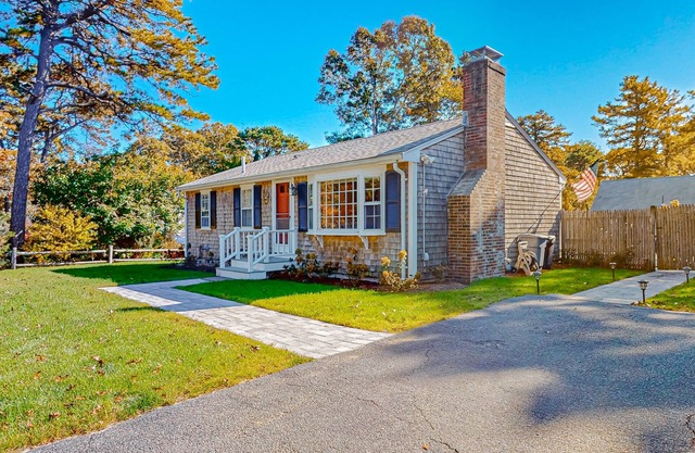 Charming home with private pool, deeded bay access, firepit, & W/D