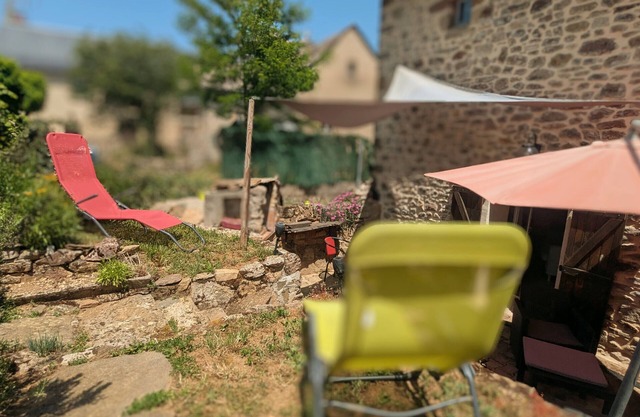 Charming house : A Peaceful and Comfortable Stay in Flavin
