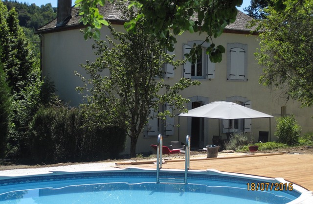 Charming house and caratctere, indoor pool.