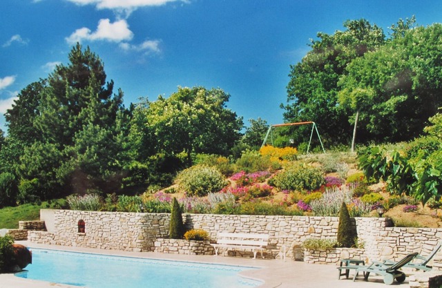 Charming house, spacious, quiet, large garden, swimming pool, classified 4 stars