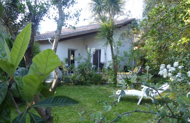 Charming house, in a green setting, on the Landaise Coast