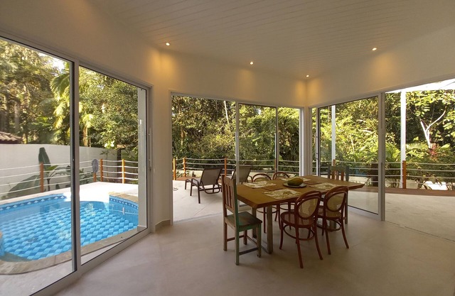 Charming house in condominium 150m from the beach, surrounded by greenery