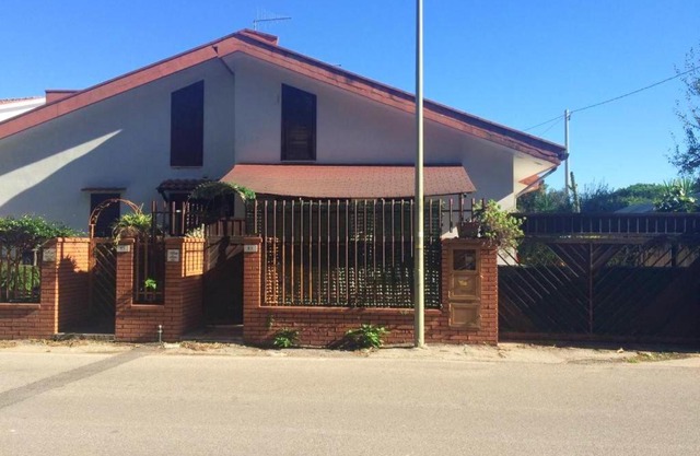 Charming house in Laura with fenced garden