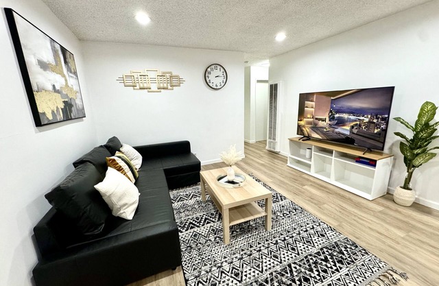Charming House in Old Town Fullerton near Disney & Knott’s!