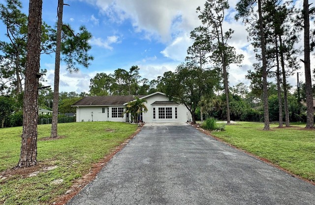 Charming house in peaceful Naples surrounded by nature and close to the beach