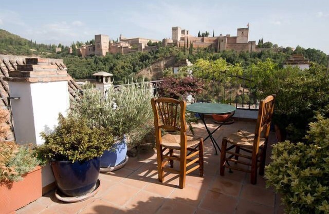 CHARMING HOUSE IN THE ARABE ALBAICIN NEIGHBORHOOD (MAGNIFICENT VIEWS TO THE ALHAMBRA)