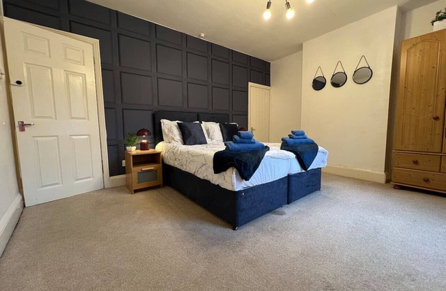 Charming House Sleeps 6 Free Parking Fast WiFi Smart TV