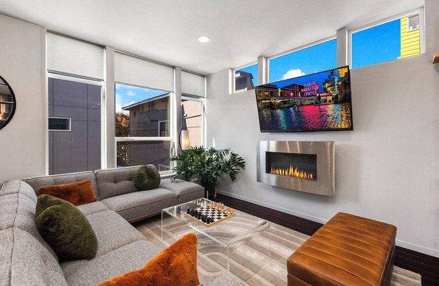 Charming house with 3 bedrooms and 3.5 bathrooms in the heart of Seattle.