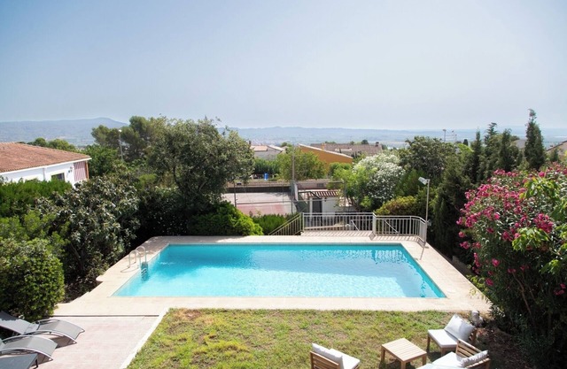 Charming house with private tennis court and pool