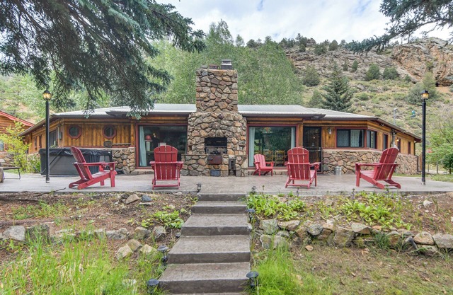 Charming Idaho Springs Retreat on Chicago Creek!