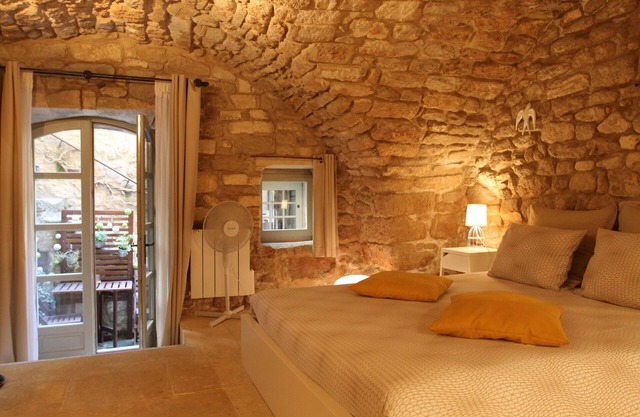 Charming independent bedroom/Charming independent bedroom/Bonnieux Luberon