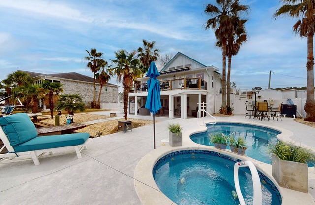 Charming Intra-Coastal Waterway home w/private pool, hot tub spa combo