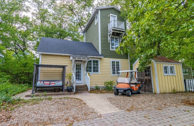 Charming Kid Friendly Cottage by Park in Beachwalk + Complimentary Golf Cart