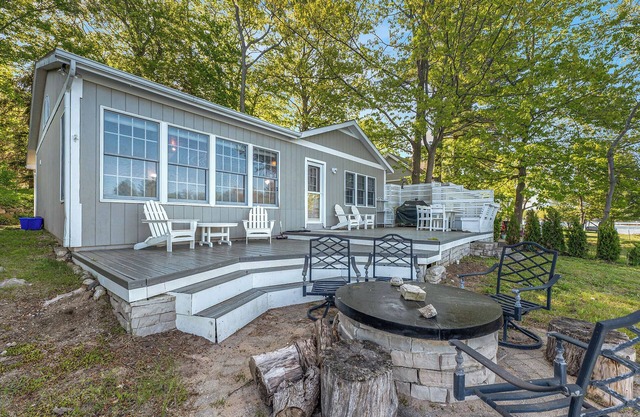 Charming Lakefront Cottage Retreat | Vintage Decor