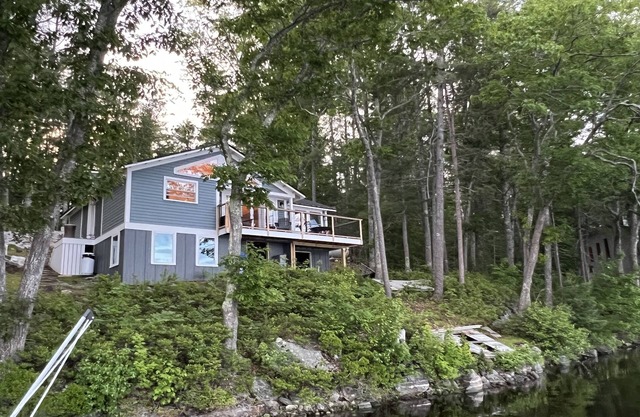 Charming Lakefront Cottage ~ Private Dock w/Stunning Lake Views