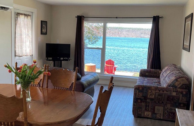 Charming Lakeview Cottage on Waterfront -2 bedroom in Marvelous Westport Ontario