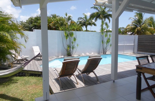 charming little 2 bedroom villa with private pool in residential area