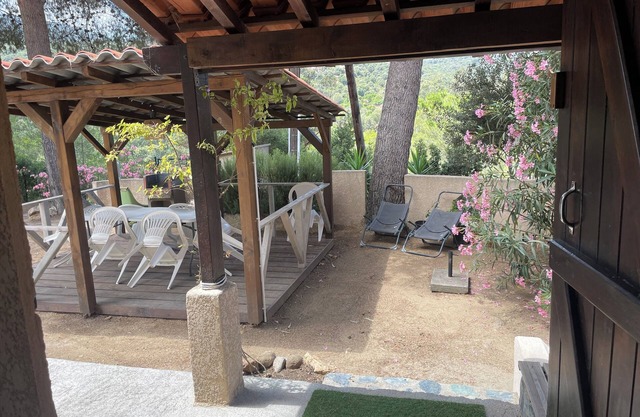 Charming little ground floor apartment villa with garden area