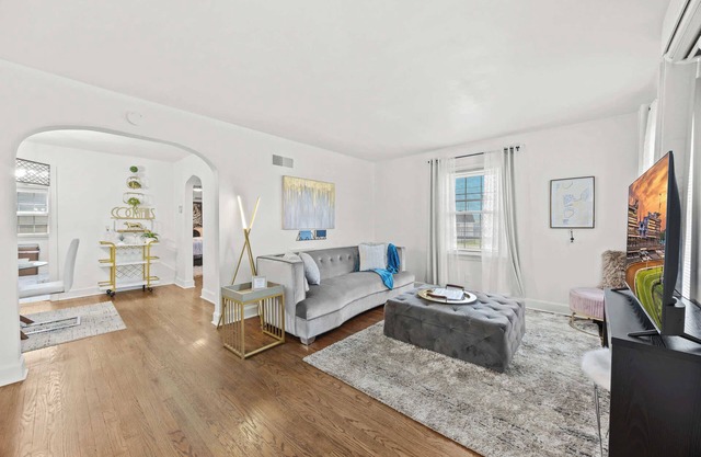 Charming Louisville Apt w/Parking|Great Location!