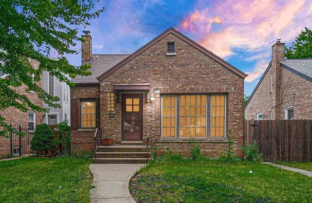 Charming Mid-Century Home Near O’Hare Airport