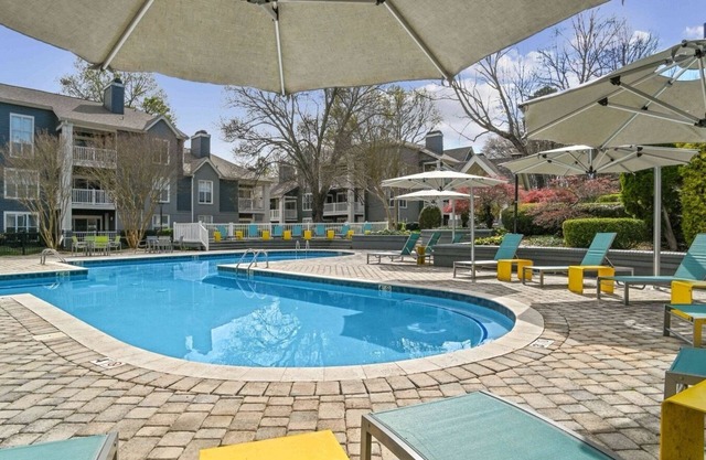 Charming & Modern South Park Gem: Pool ~ Gym ~ Pkg