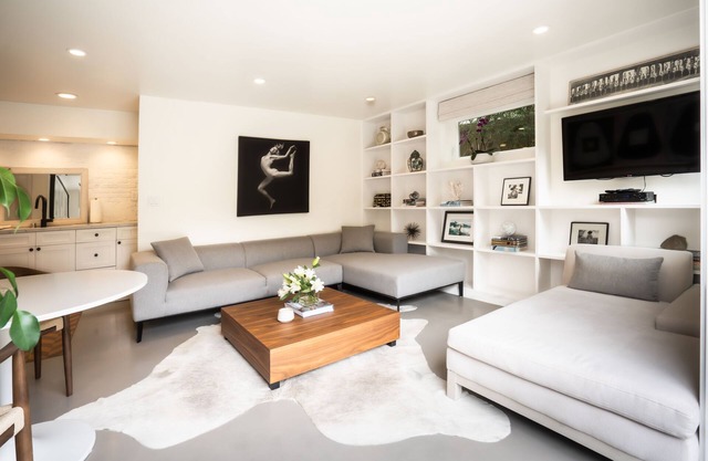 charming Montecito residence close to the beach, restaurants and shopping