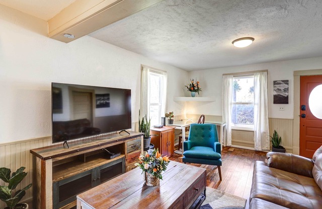 Charming Montrose Family Home: Block to Downtown!