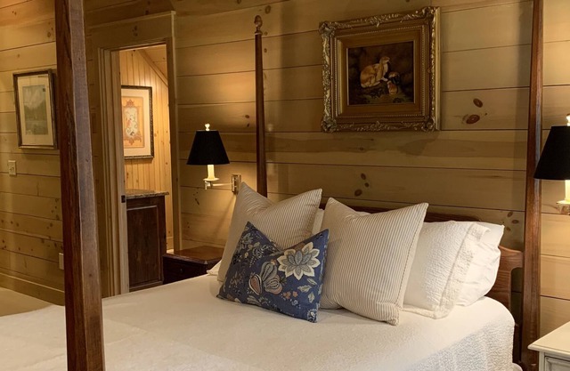 Charming mountain cabin only 5 minutes to DT Highlands.