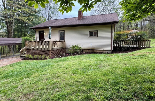 Charming Mountain Cottage Near Norris Lake and ATV Trails in Rocky Top