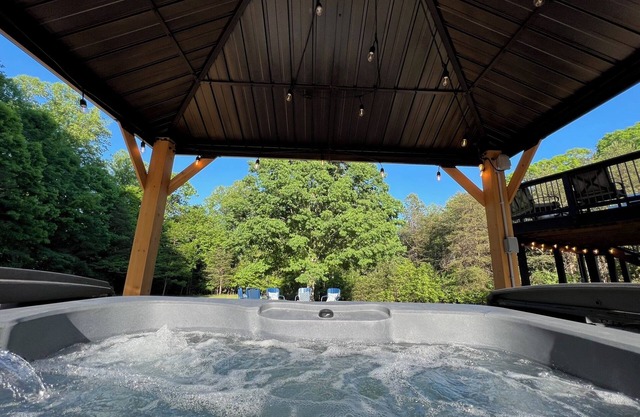 Charming Mountain Escape | Hot Tub & Scenic Views
