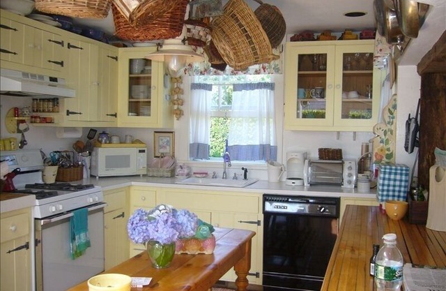 Charming Nantucket Seaside Cottage