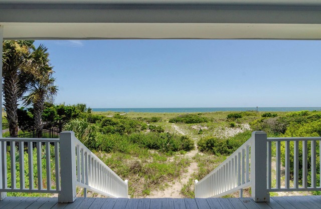 Charming Oceanfront Cottage on South End