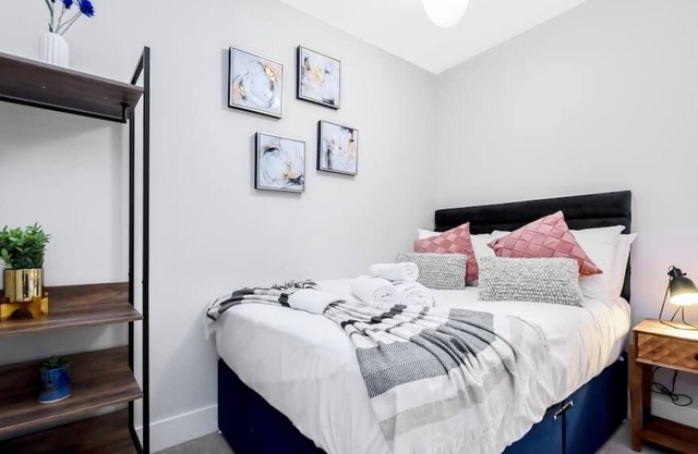 Charming One bedroom flat mins from LHR