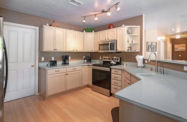Charming & Peaceful 3 Bedroom Home! - Canyon Diablo - S108