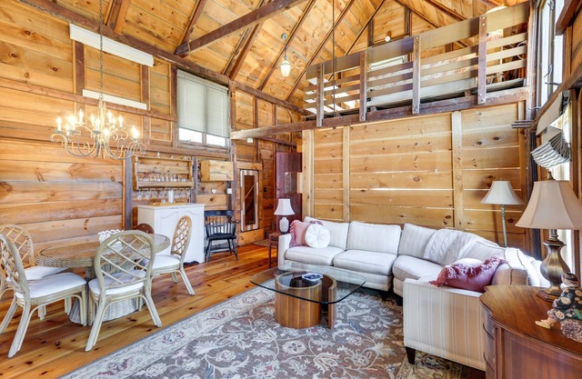 Charming Pocasset Getaway - 2 Blocks to the Beach!