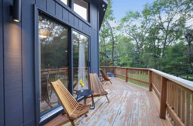Charming Poconos Retreat - Minutes to Jim Thorpe