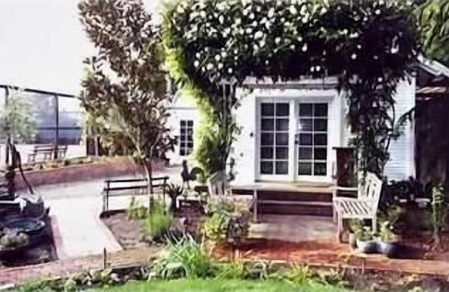 Charming Private Cottage in the Wine Country with Tennis Court