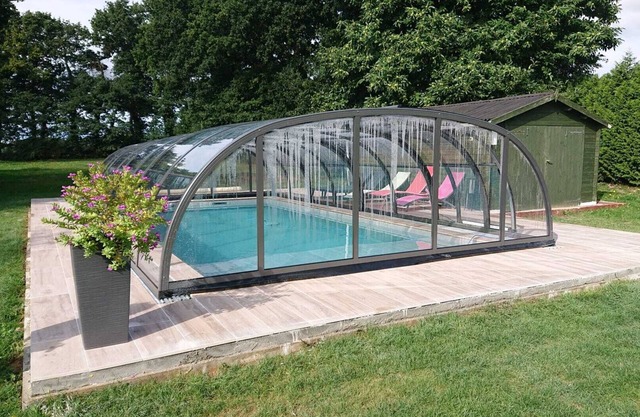 Charming private heated pool cottage near Dinan, Dinard, St Malo, mt St mi