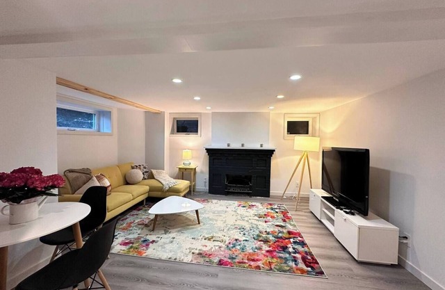 Charming, Quiet & Private Ground Floor Suite - Prime Location, Full comfort