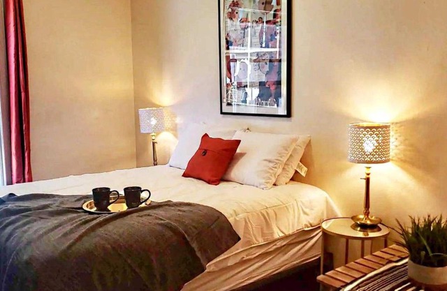 Charming & Relaxing DOWNTOWN