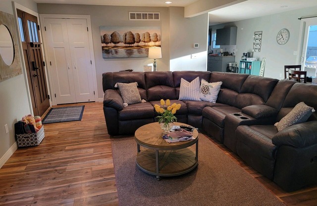 Charming remodeled 4-Bedroom home with fire pit