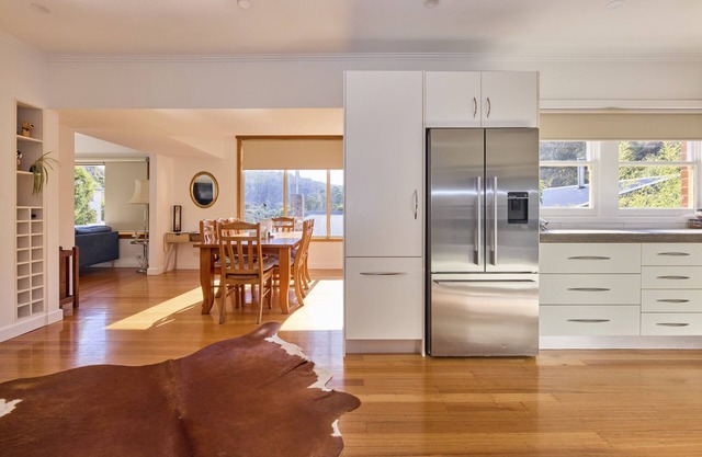 Charming Renovated Home Near Cataract Gorge – Your Perfect Launceston Getaway
