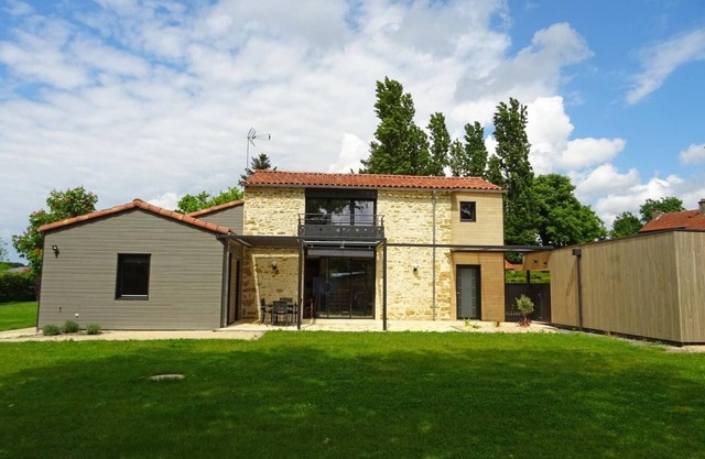 Charming Renovated Barn with Large Garden, Near Baroque Festival