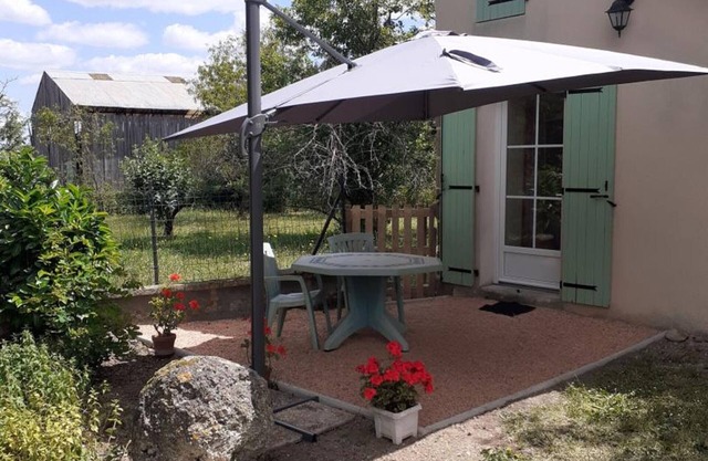 Charming Renovated Cottage with Private Terrace, Solar Heating, and Pet Friendly
