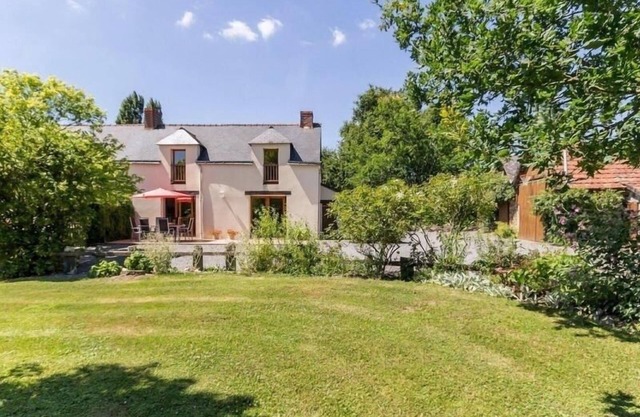 Charming Renovated Farmhouse with Garden, Near Nantes and Canal, Family-Friendly Amenities