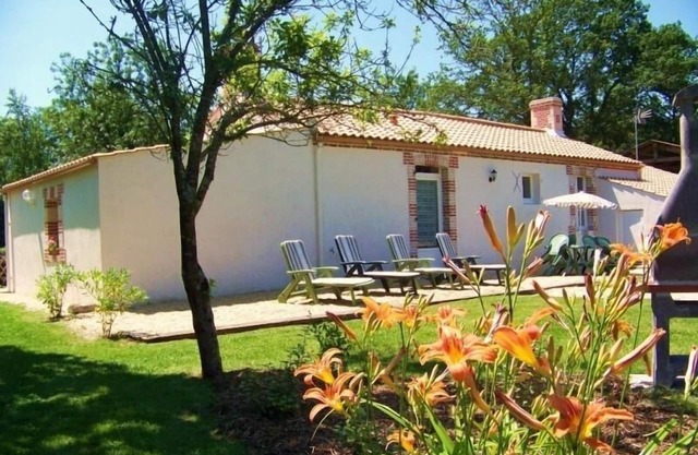Charming Renovated Cottage with Terrace, Garden & WiFi - 3 Bedrooms, Sleeps 6