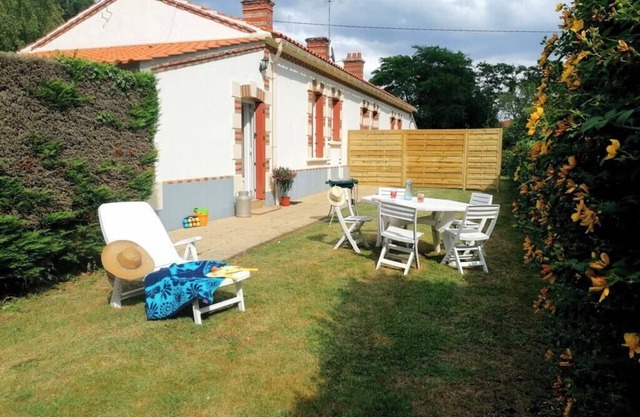 Charming Renovated House with Garden, Terrace, Barbecue - 15 Min from the Beaches