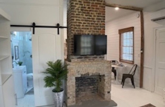 Charming Restored Studio in Historic Westside near Citadel