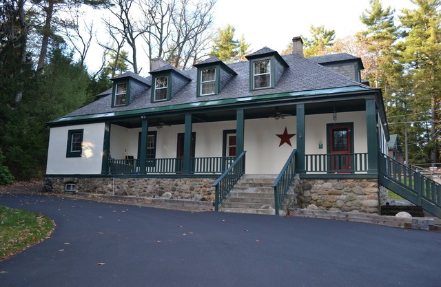 Charming Retreat located in Lake George!